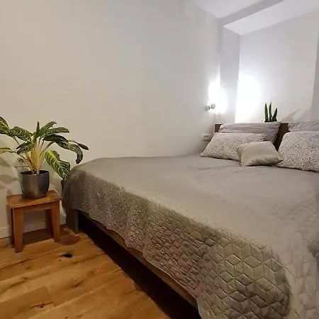 Проживание в семье Friz&fany Charm House