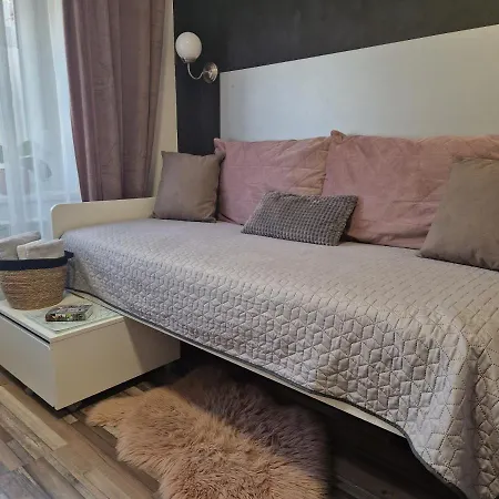 Проживание в семье Friz&fany Charm House