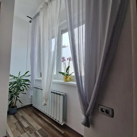 Проживание в семье Friz&fany Charm House