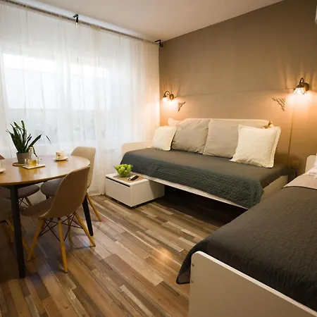 Проживание в семье Friz&fany Charm House